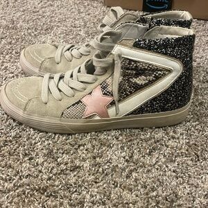Size 8.5 sneakers. Worn once.